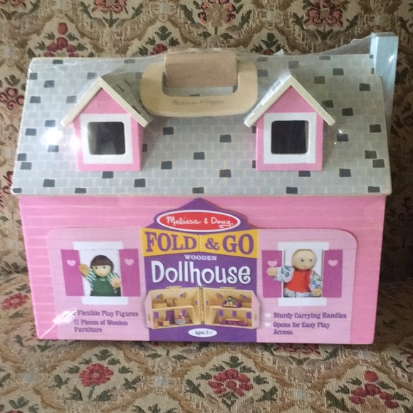 melissa and doug carry dollhouse